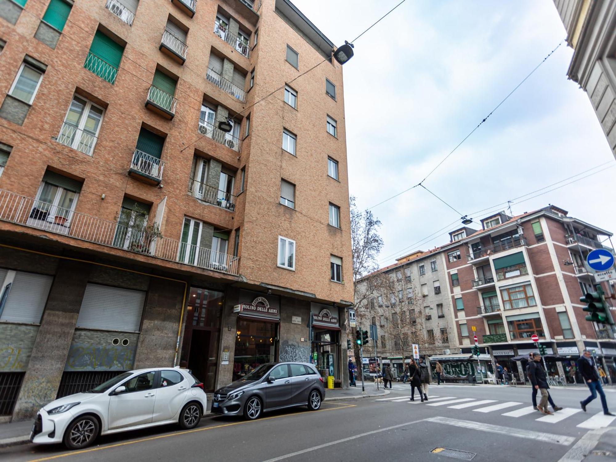The Best Rent - Cozy Two-Bedroom Apartment Near Colonne S Lorenzo, Milan